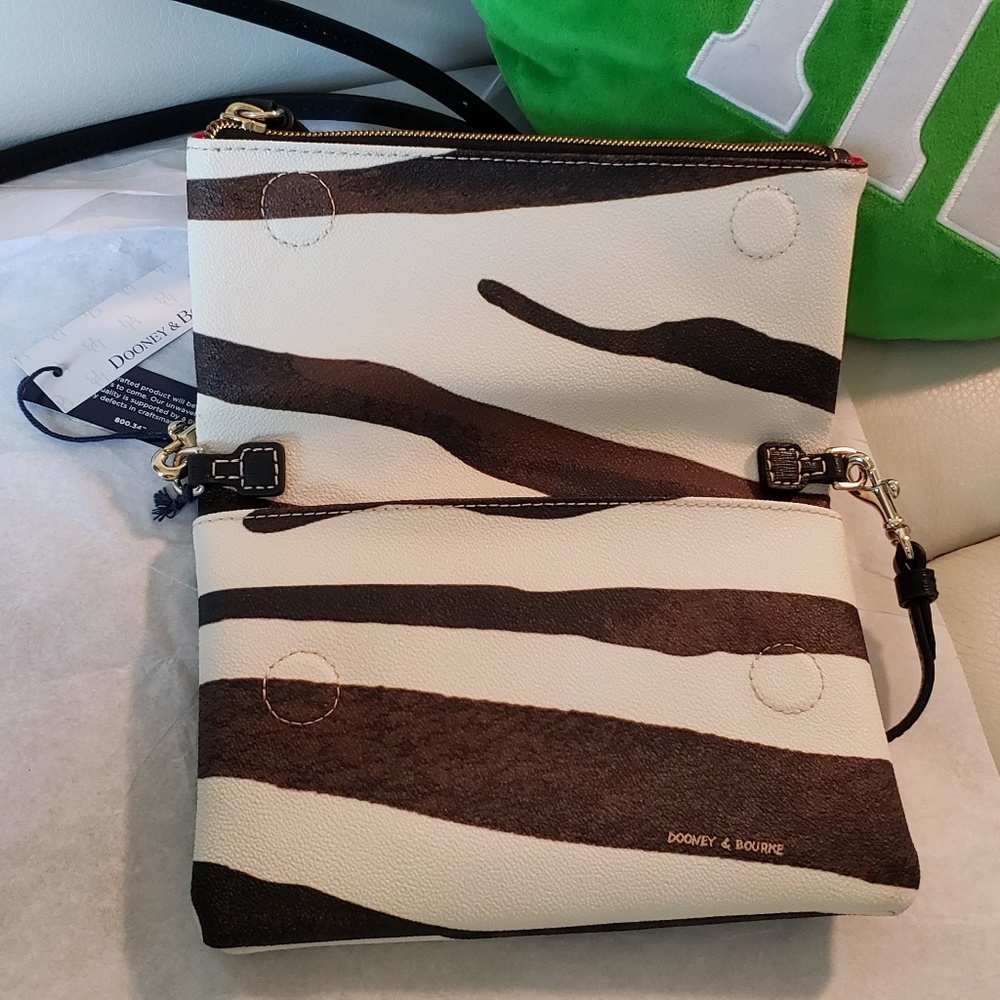 Nwt Dooney and Bourke Serengeti Crossbody - Picture 2 of 5